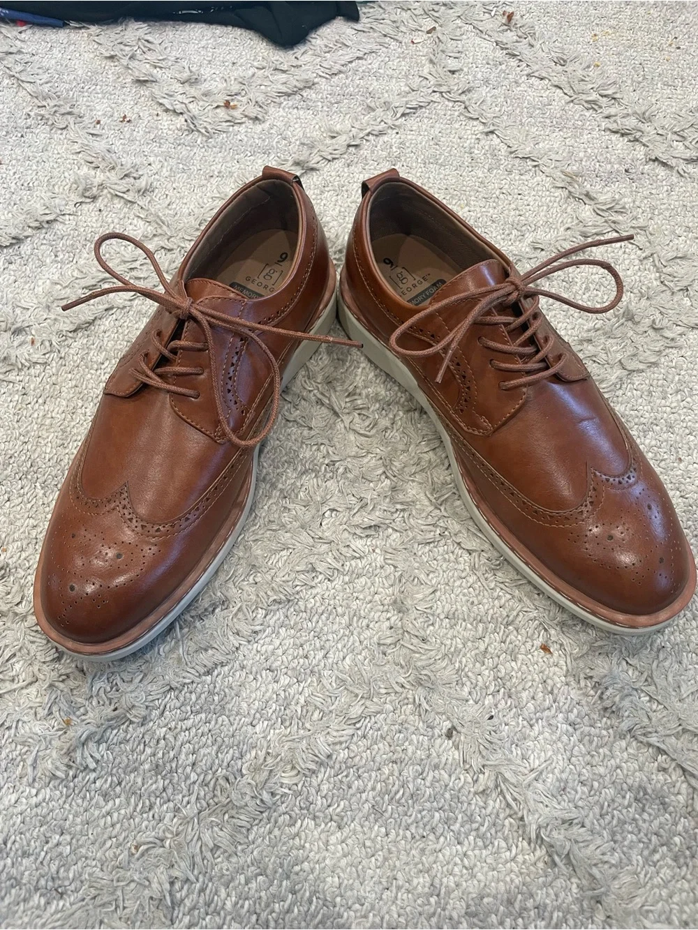 Classic Men's Camel Brown Wingtip Oxford Style Dress Shoes